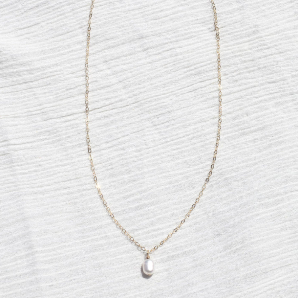 Dainty Pearl Necklace – Wander Clothing